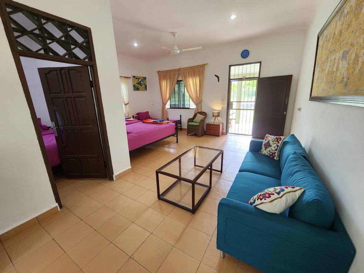 Hotel Mb Camp Singkil Gosongtelaga Exterior foto